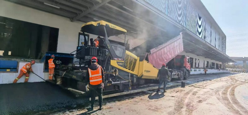 瀝青攤鋪機(jī)租賃